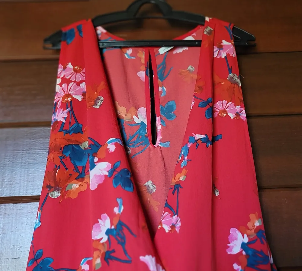 vestido luigi bertolli floral vermelho elegante tam G