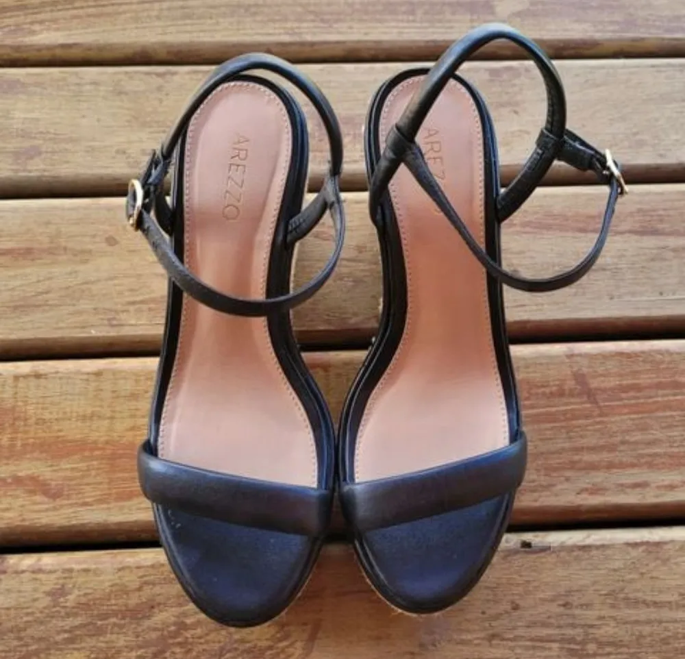 Sandália Arezzo Anabela Preta - Luxo Casual Chic - Tam 37