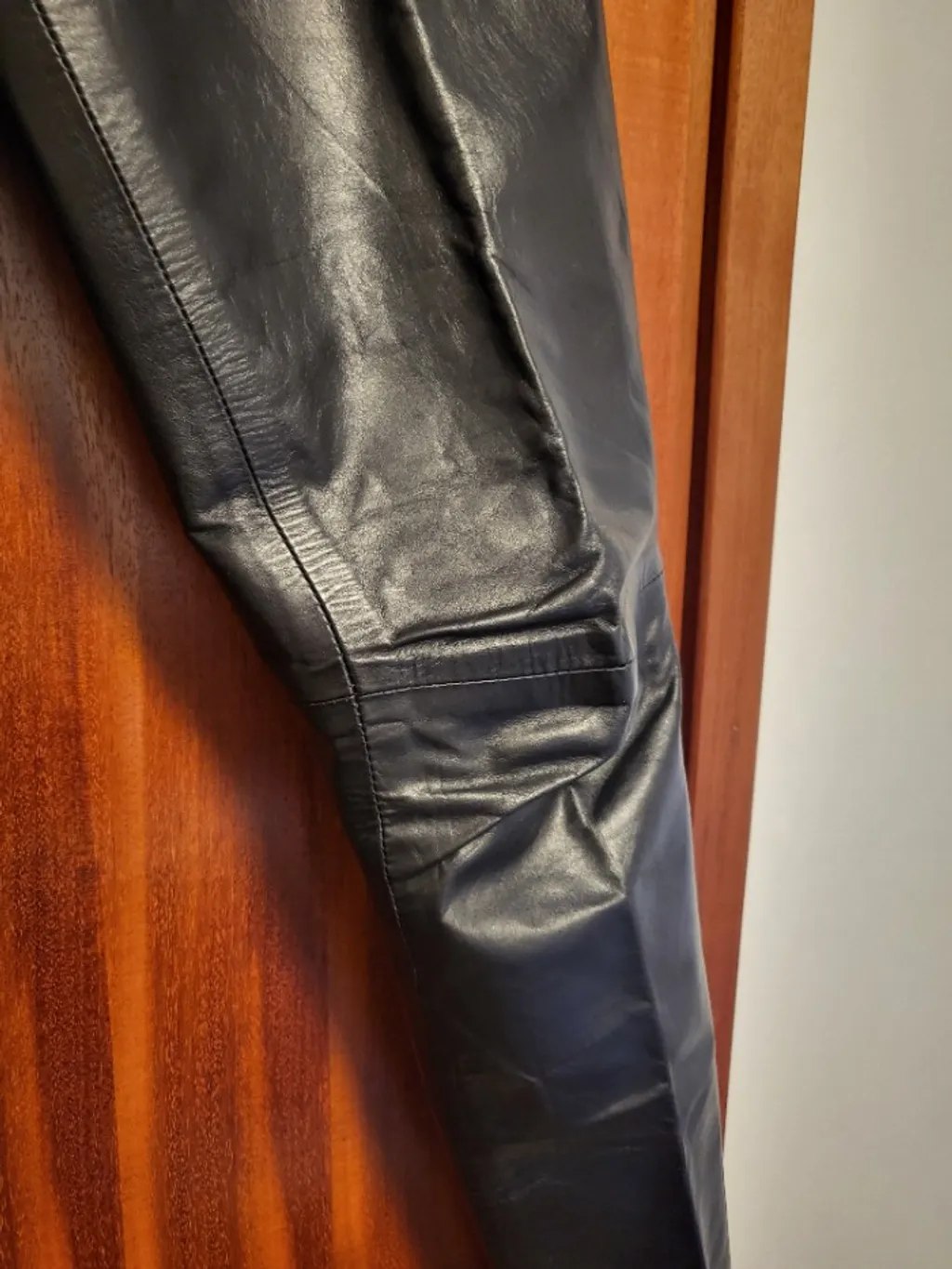 Calça de couro legitimo,  cor preta