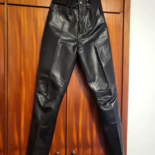 Calça de couro legitimo,  cor preta