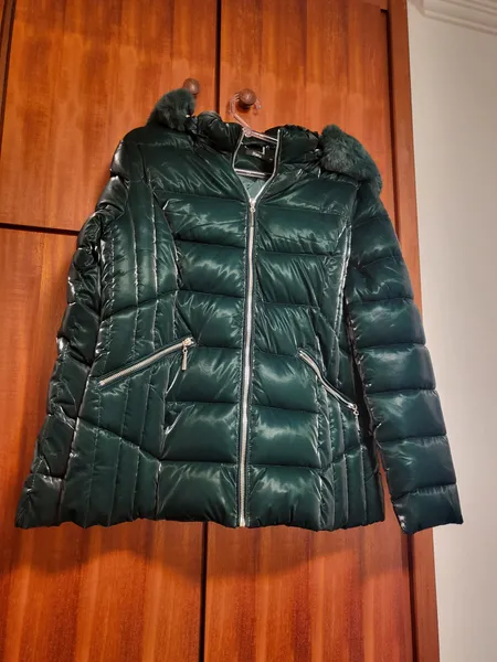 Jaqueta puffer feminina,  cor verde petróleo  tam 42