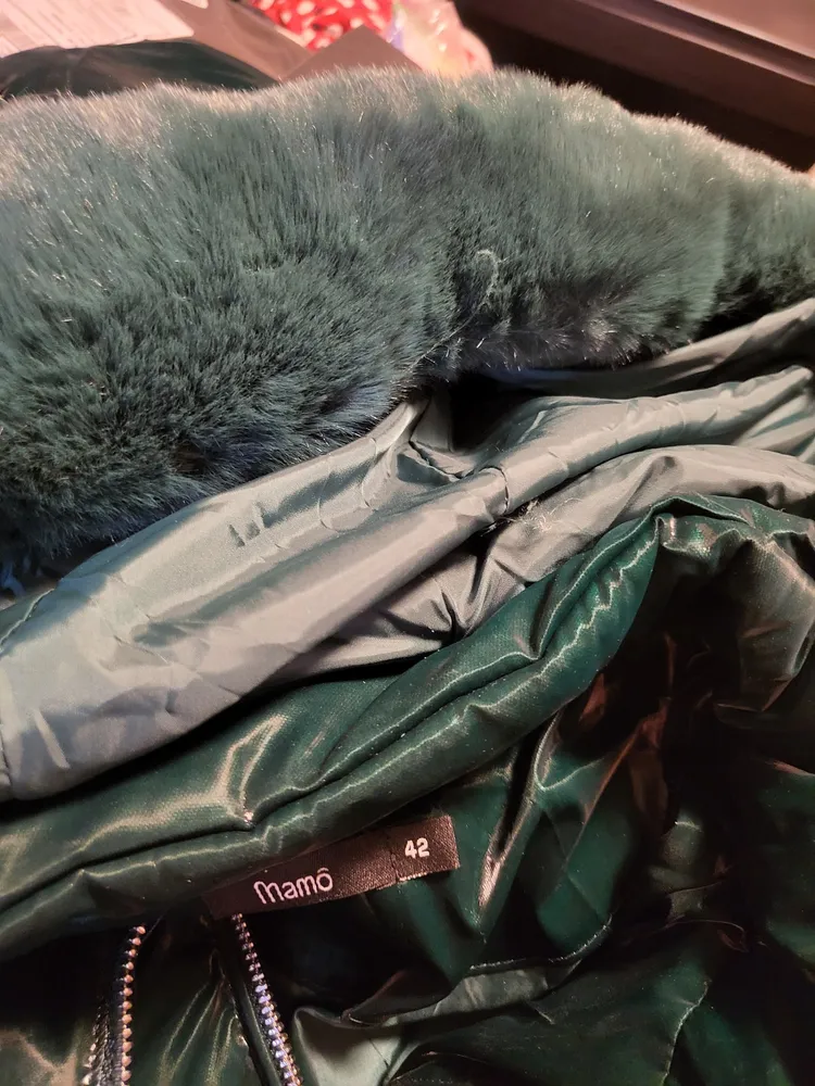 Jaqueta puffer feminina,  cor verde petróleo  tam 42