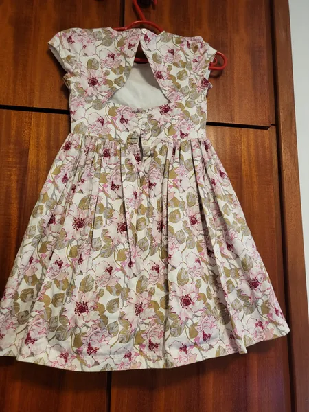 Lindo vestido importado, novo, tam 8