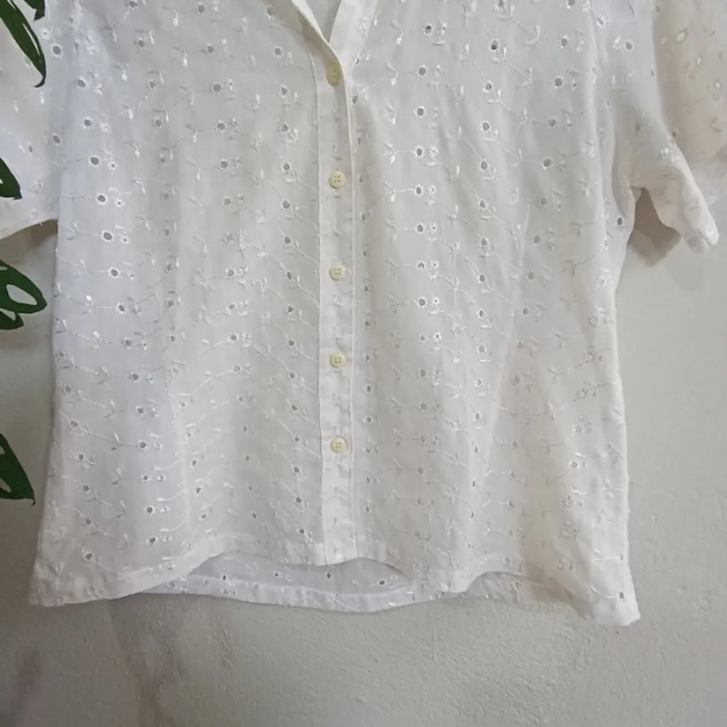 Camisa Branca em Laise Manga Curta Tamanho M