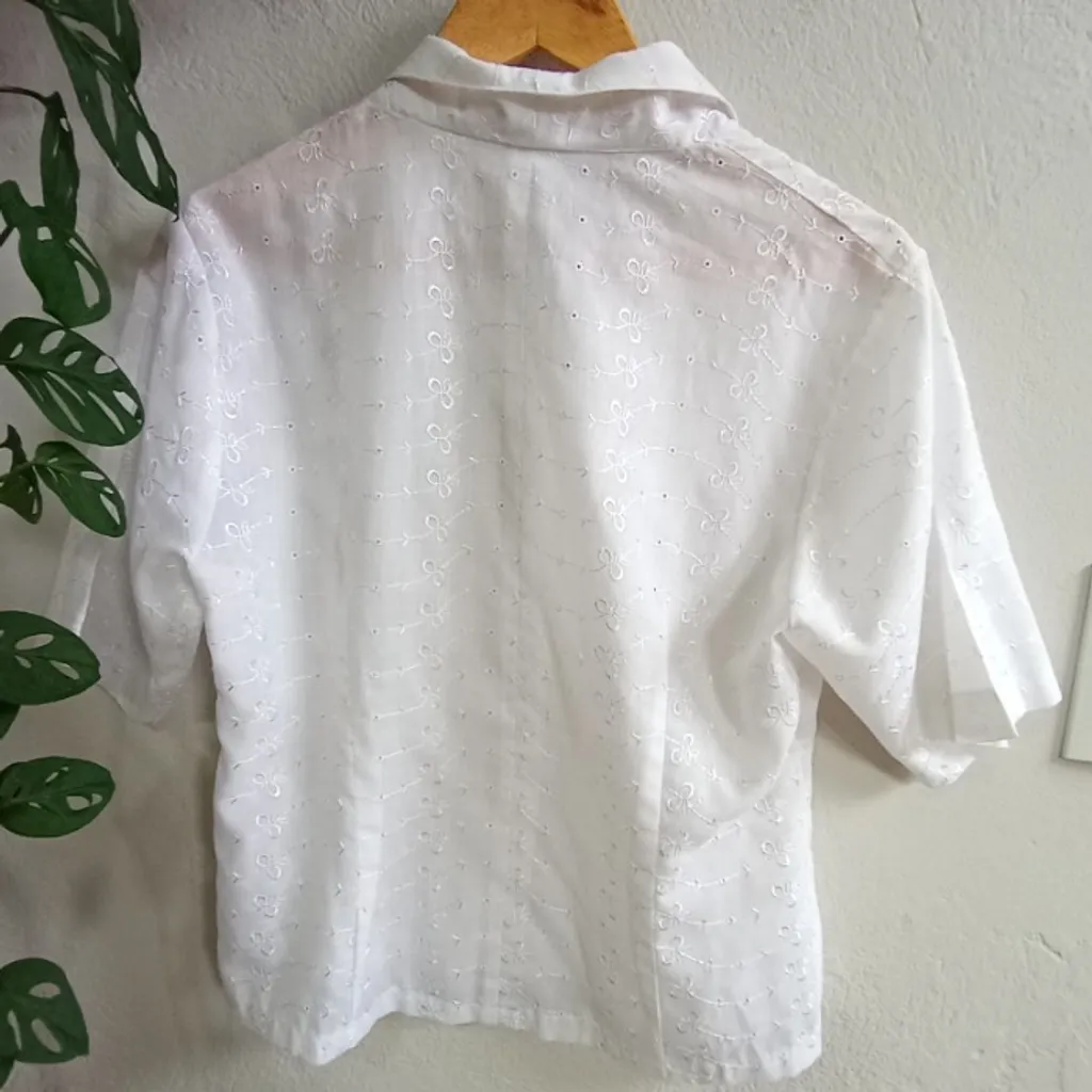 Camisa Branca em Laise Manga Curta Tamanho M