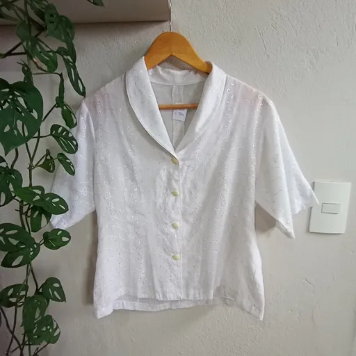 Camisa Branca em Laise Manga Curta Tamanho M