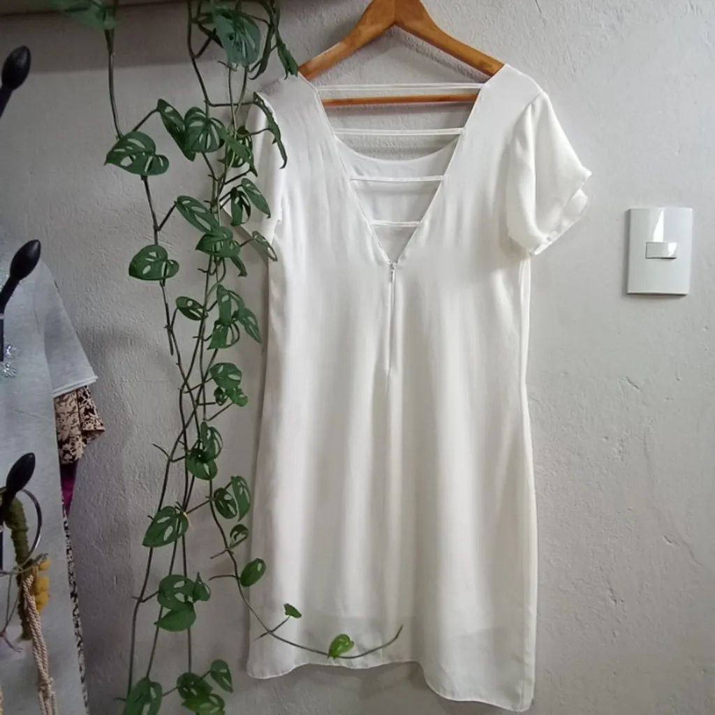 Vestido Branco em Crepe Natural Basic Tamanho P