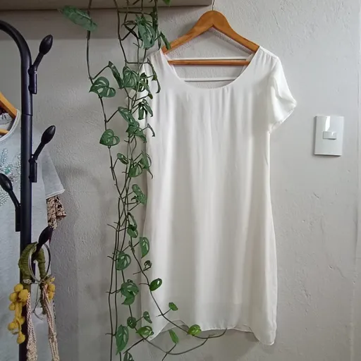 Vestido Branco em Crepe Natural Basic Tamanho P