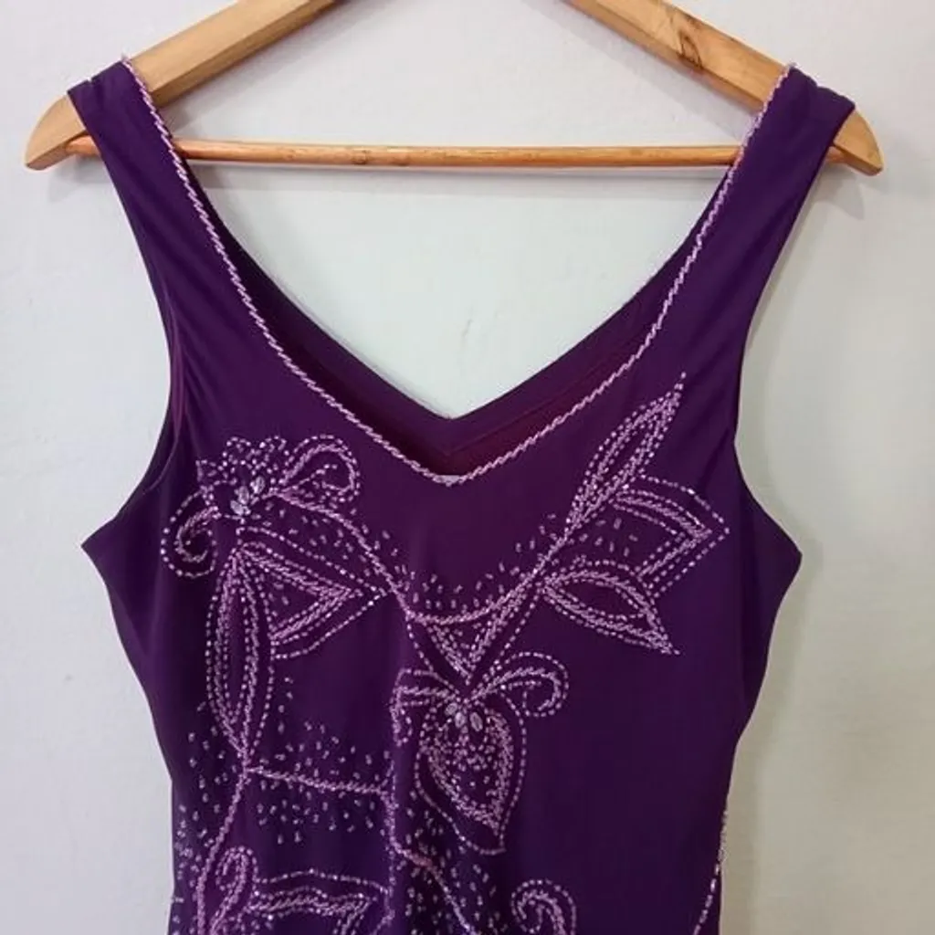 Vestido Roxo Bordado com Miçangas – Tamanho 48