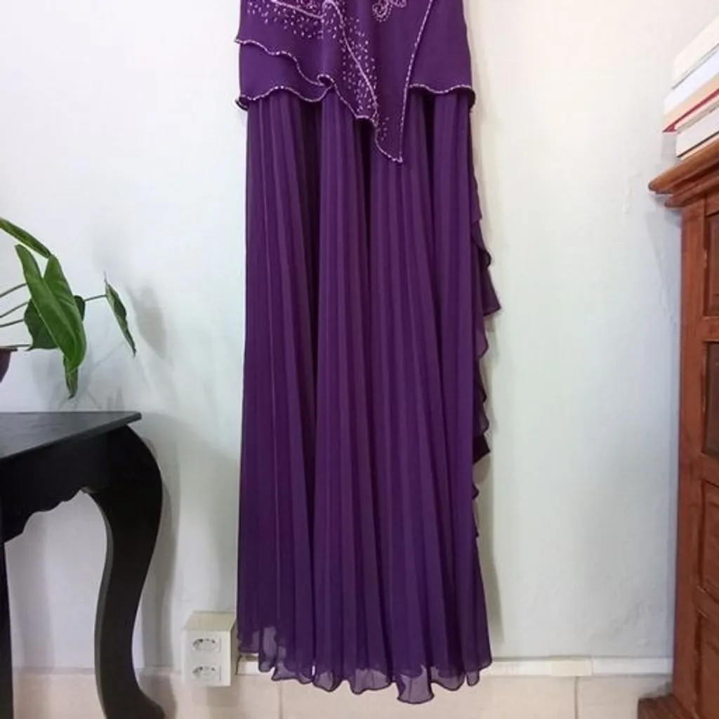Vestido Roxo Bordado com Miçangas – Tamanho 48
