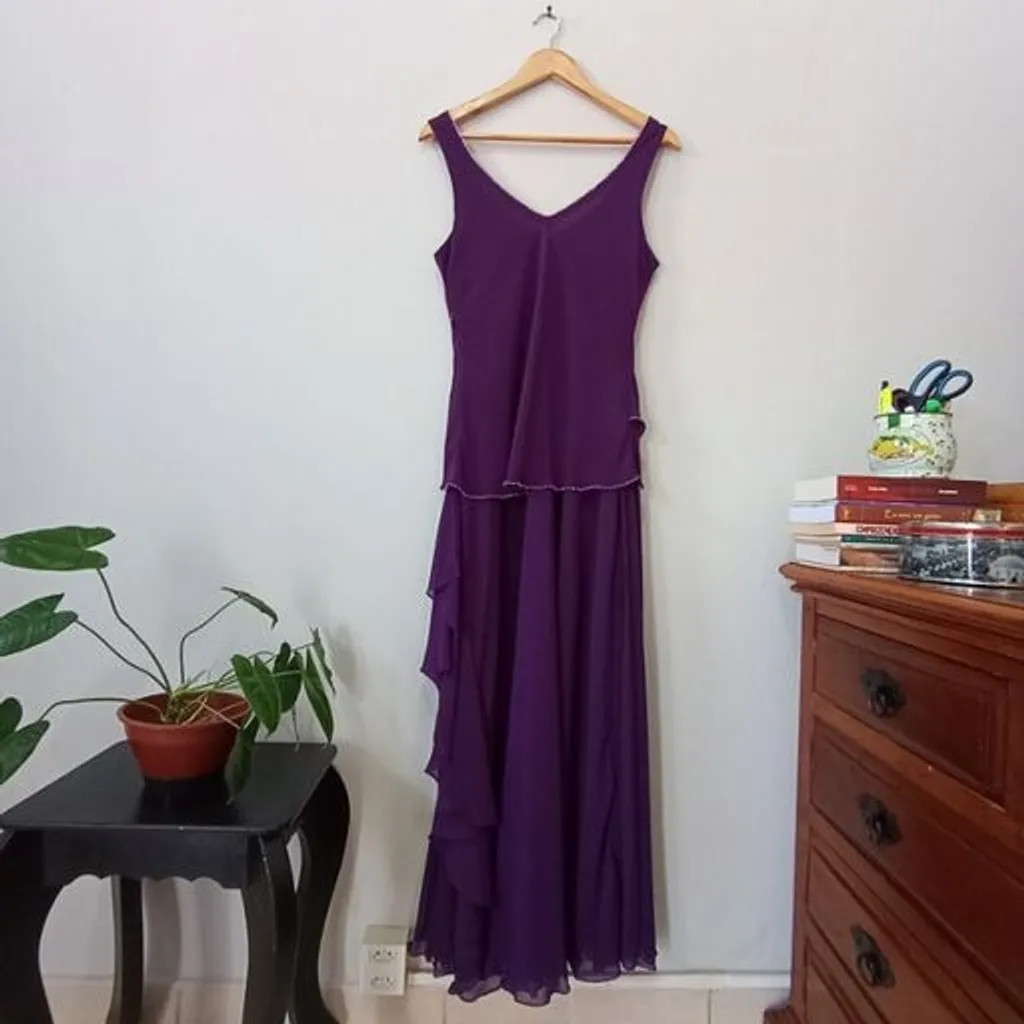 Vestido Roxo Bordado com Miçangas – Tamanho 48