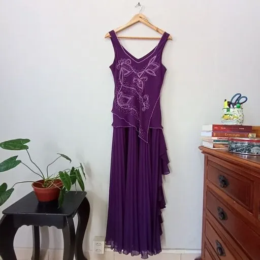 Vestido Roxo Bordado com Miçangas – Tamanho 48