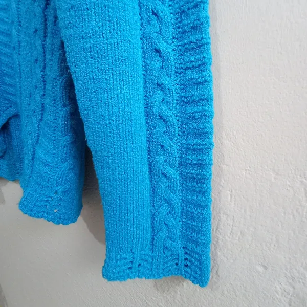 Suéter feminino de tricô azul - Tamanho M