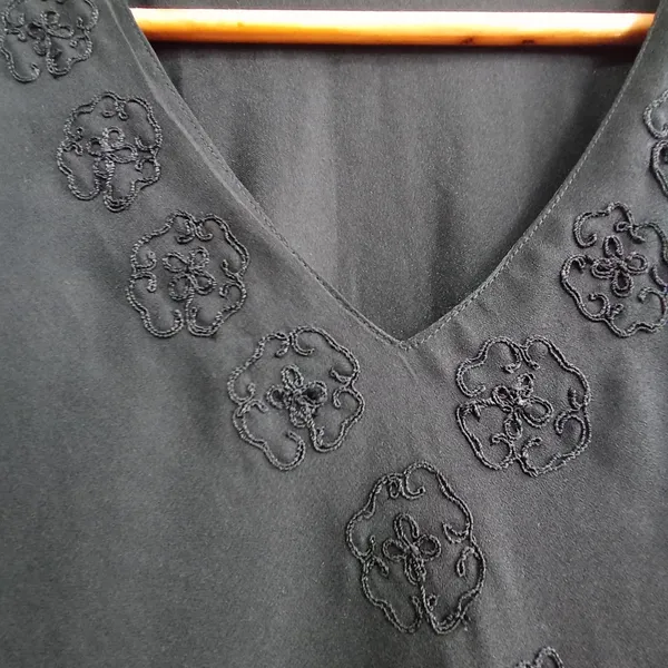 Vestido Preto Bordado Floral Vintage  Tamanho P