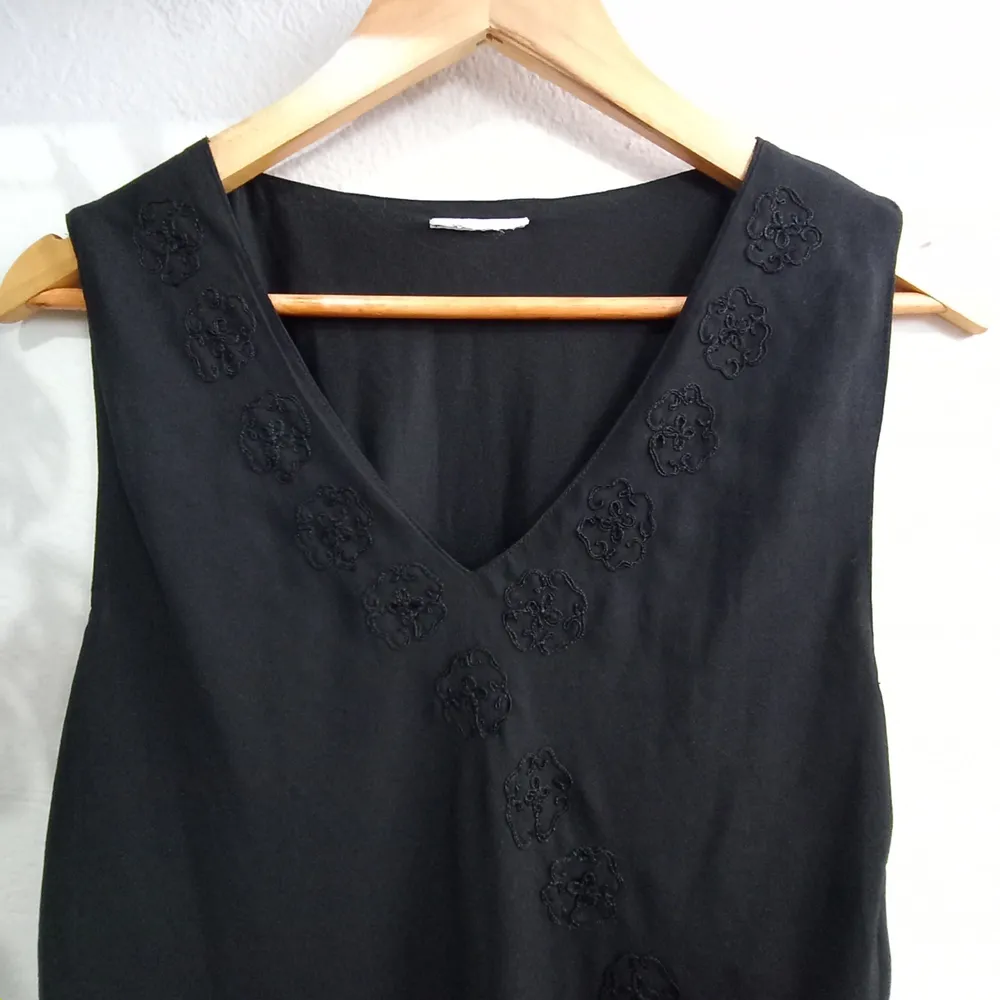 Vestido Preto Bordado Floral Vintage  Tamanho P