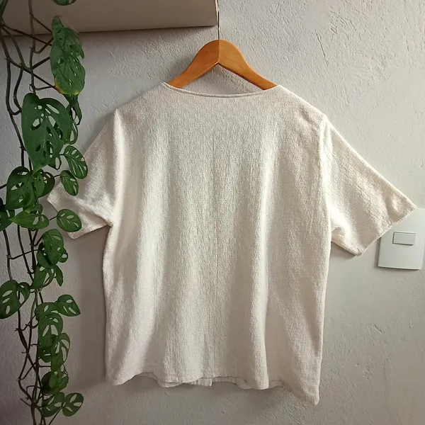 Camisa feminina artesanal em algodão rústico - Tam. G