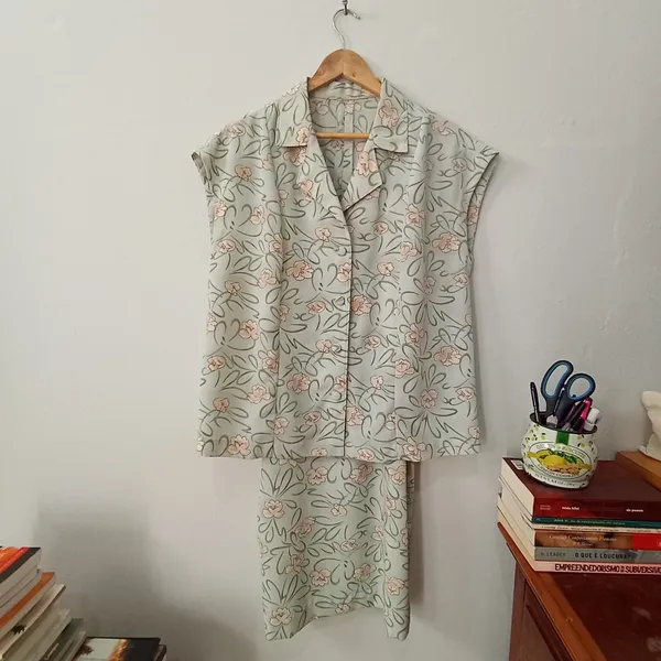 Conjunto Vintage e Vestido Floral - Tamanho G