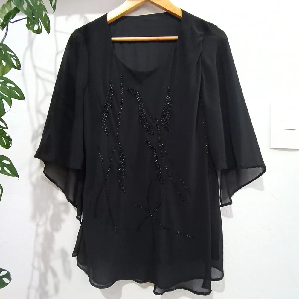 Blusa Preta Ampla com Mangas Morcego Tamanho P