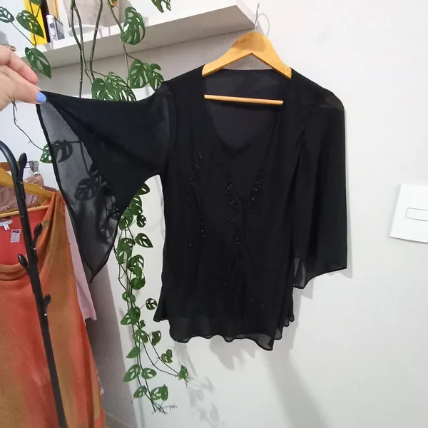 Blusa Preta Ampla com Mangas Morcego Tamanho P