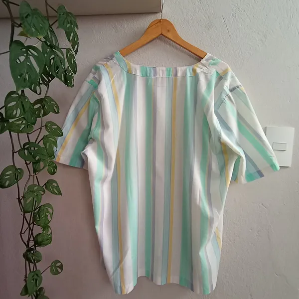 Camisa Feminina Artesanal em Algodão - Tamanho GG