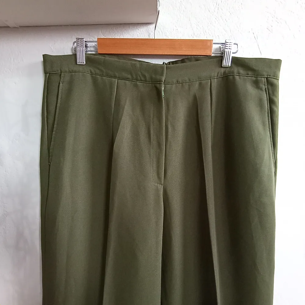 Calça Feminina de Alfaiataria Verde Oliva 48