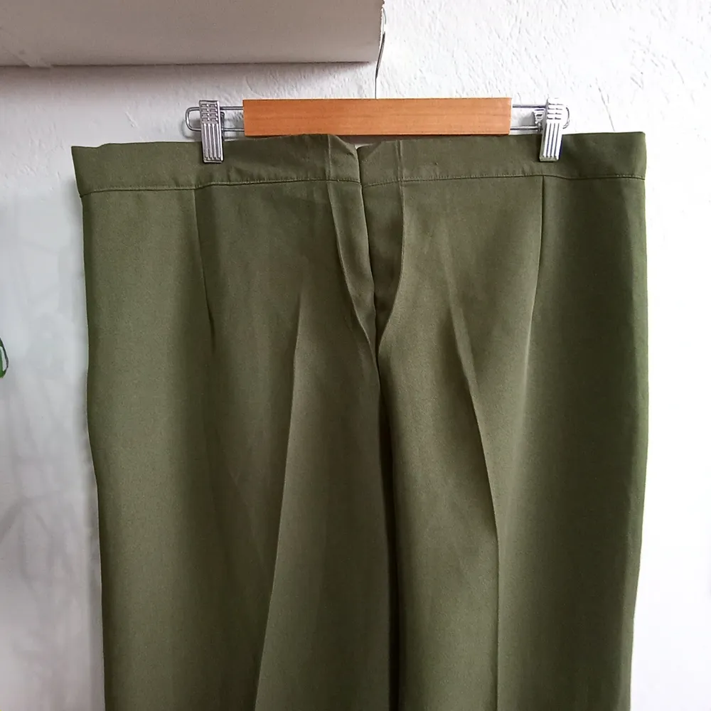 Calça Feminina de Alfaiataria Verde Oliva 48