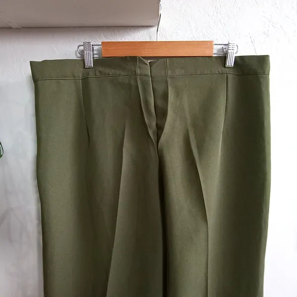 Calça Feminina de Alfaiataria Verde Oliva 48
