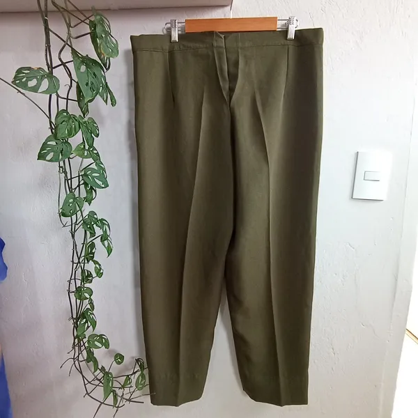 Calça Feminina de Alfaiataria Verde Oliva 48