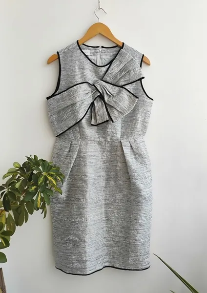 Alcaçuz vestido prata com laço Alcaçuz - M