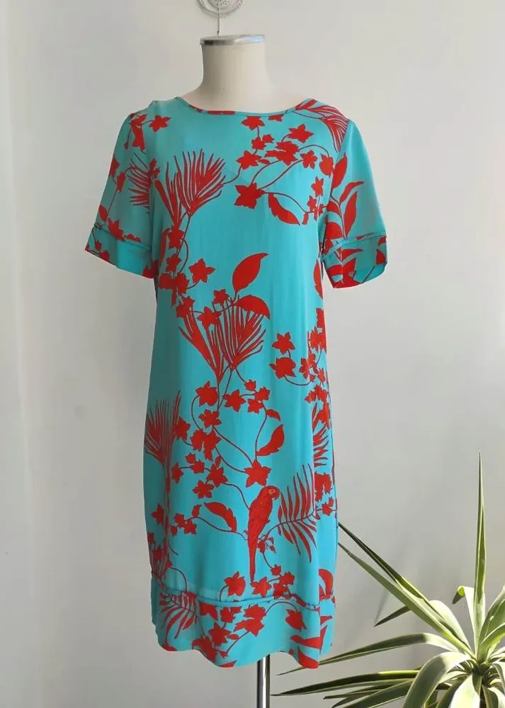 Vestido reto em seda floral azul e laranja Le Lis Blanc - PP