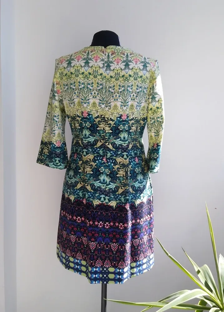 Vestido floral decote bordado Taylor - 44