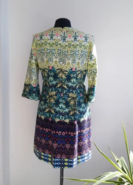 Vestido floral decote bordado Taylor - 44