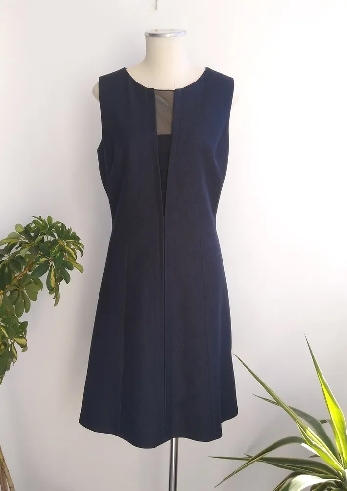 Tahari Vestido preto com detalhe em tule - M