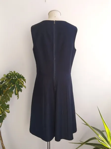 Tahari Vestido preto com detalhe em tule - M