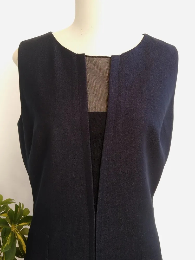 Tahari Vestido preto com detalhe em tule - M