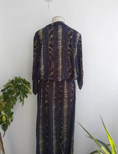 Sacada Vestido longo em malha python - P