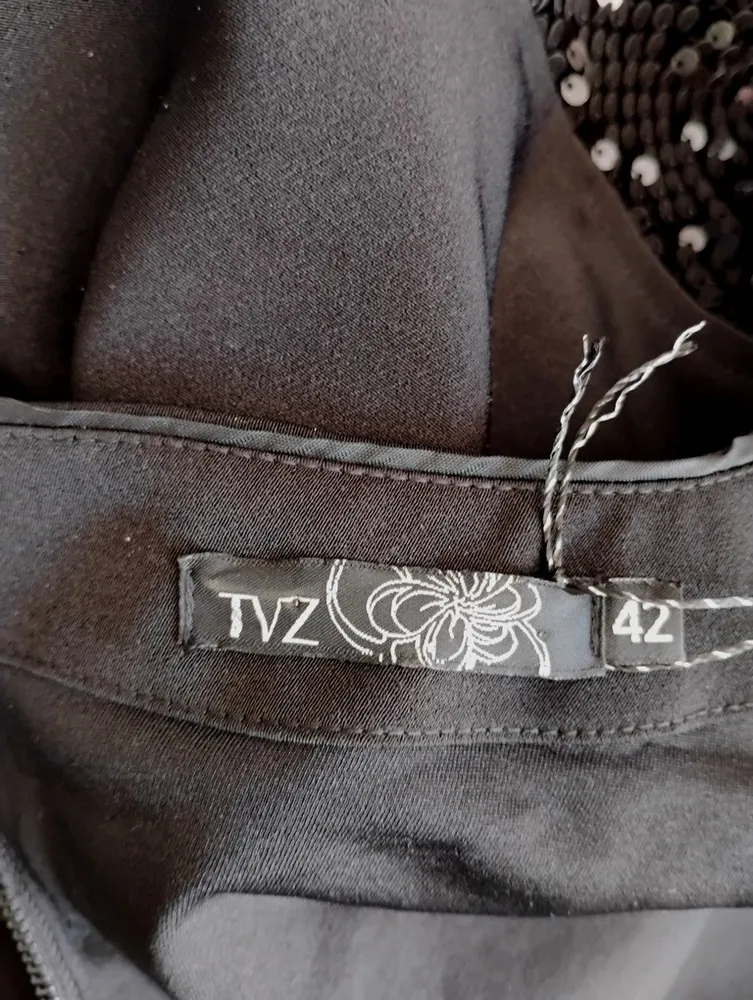 TVZ Vestido tubinho preto em malha e paetês - 42