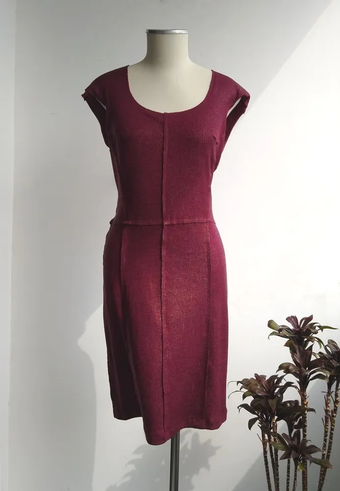 Sacada Vestido tubinho bordô com brilho - G veste M