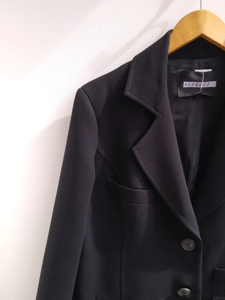 Alcaçuz blazer preto curto  - M
