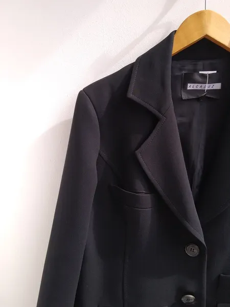 Alcaçuz blazer preto curto  - M