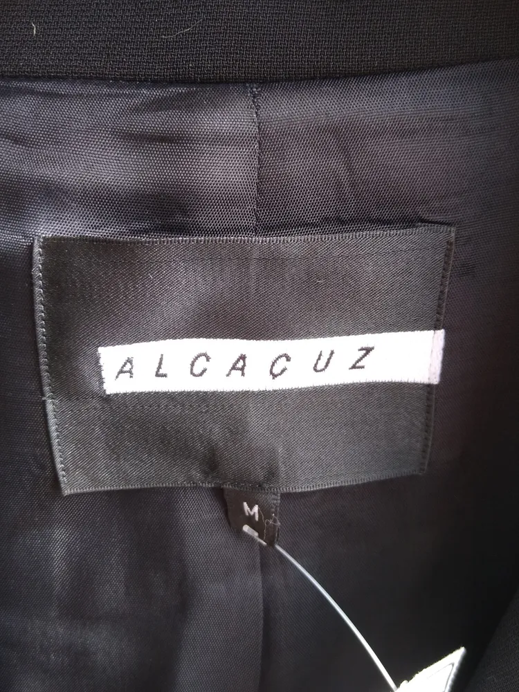 Alcaçuz blazer preto curto  - M