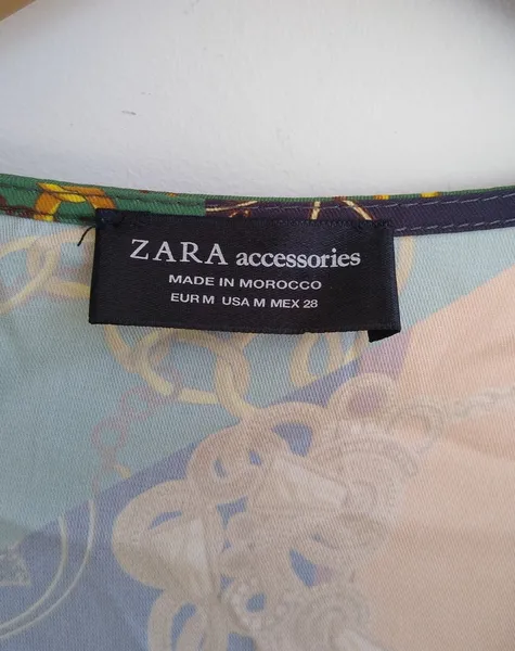 Zara Body estampa correntes - M