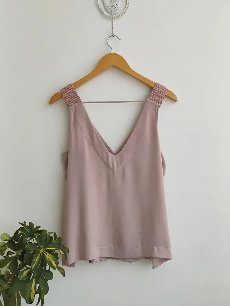 Shoulder Blusa transpassada com macramé nude - P veste M