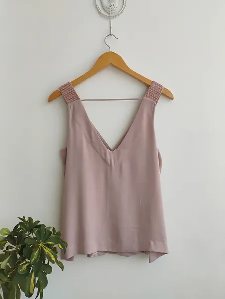 Shoulder Blusa transpassada com macramé nude - P veste M