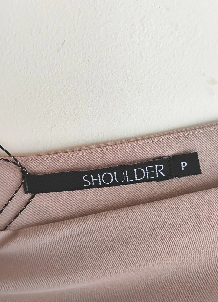 Shoulder Blusa transpassada com macramé nude - P veste M