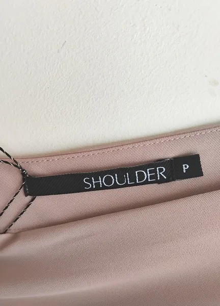 Shoulder Blusa transpassada com macramé nude - P veste M