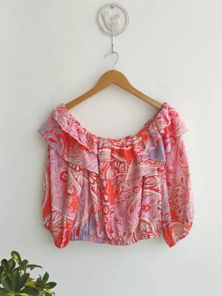 Shoulder Blusa ombro-a-ombro estampa coral - M