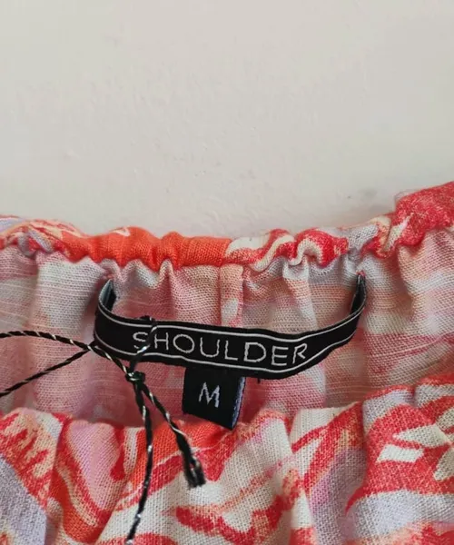Shoulder Blusa ombro-a-ombro estampa coral - M