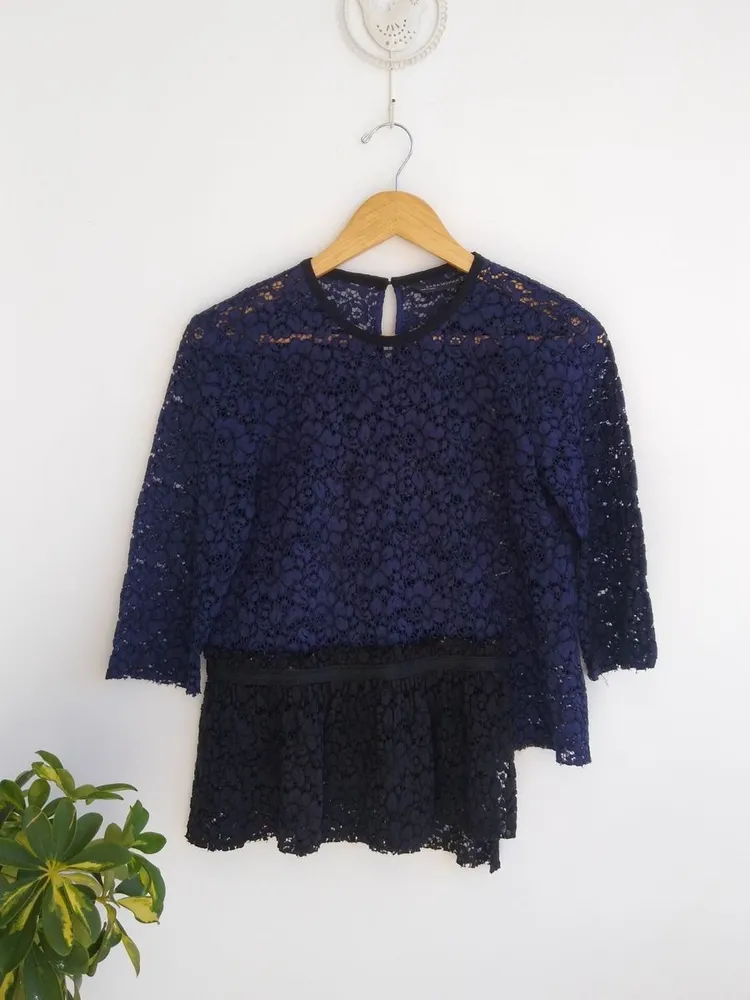 Zara Blusa de renda azul-marinho com peplum - PP