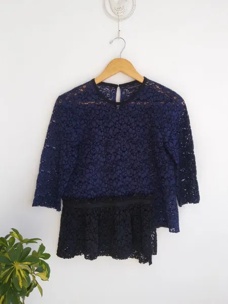 Zara Blusa de renda azul-marinho com peplum - PP